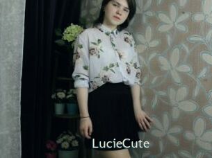 LucieCute 1 grosse chatte poilue