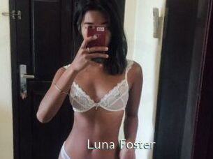 Luna_Foster