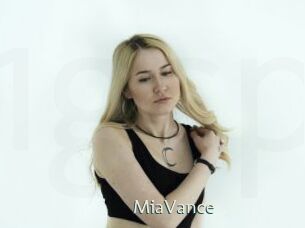 MiaVance 1 grosse chatte poilue