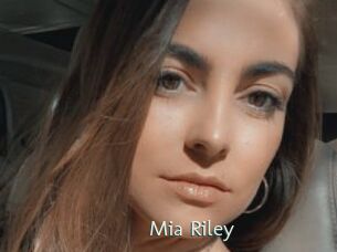 Mia_Riley