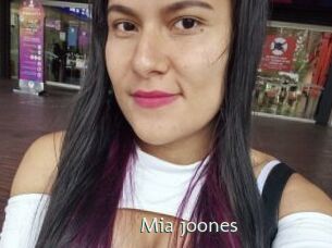 Mia_joones