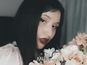 Miajones18