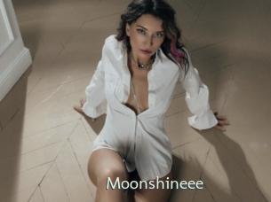 Moonshineee