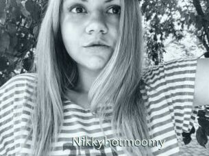 Nikkyhotmoomy