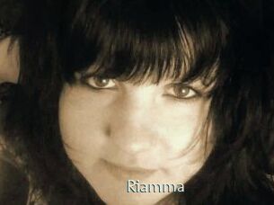 Riamma 1 grosse chatte poilue