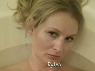 Rylea 1 grosse chatte poilue