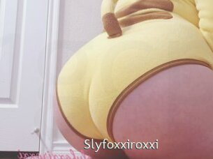 slyfoxxiroxxi 1 grosse chatte poilue
