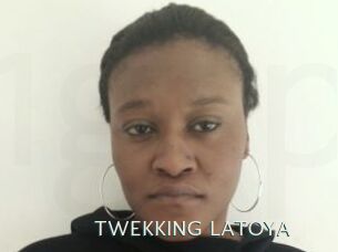 TWEKKING_LATOYA