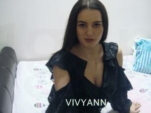 VIVYANN 1 grosse chatte poilue